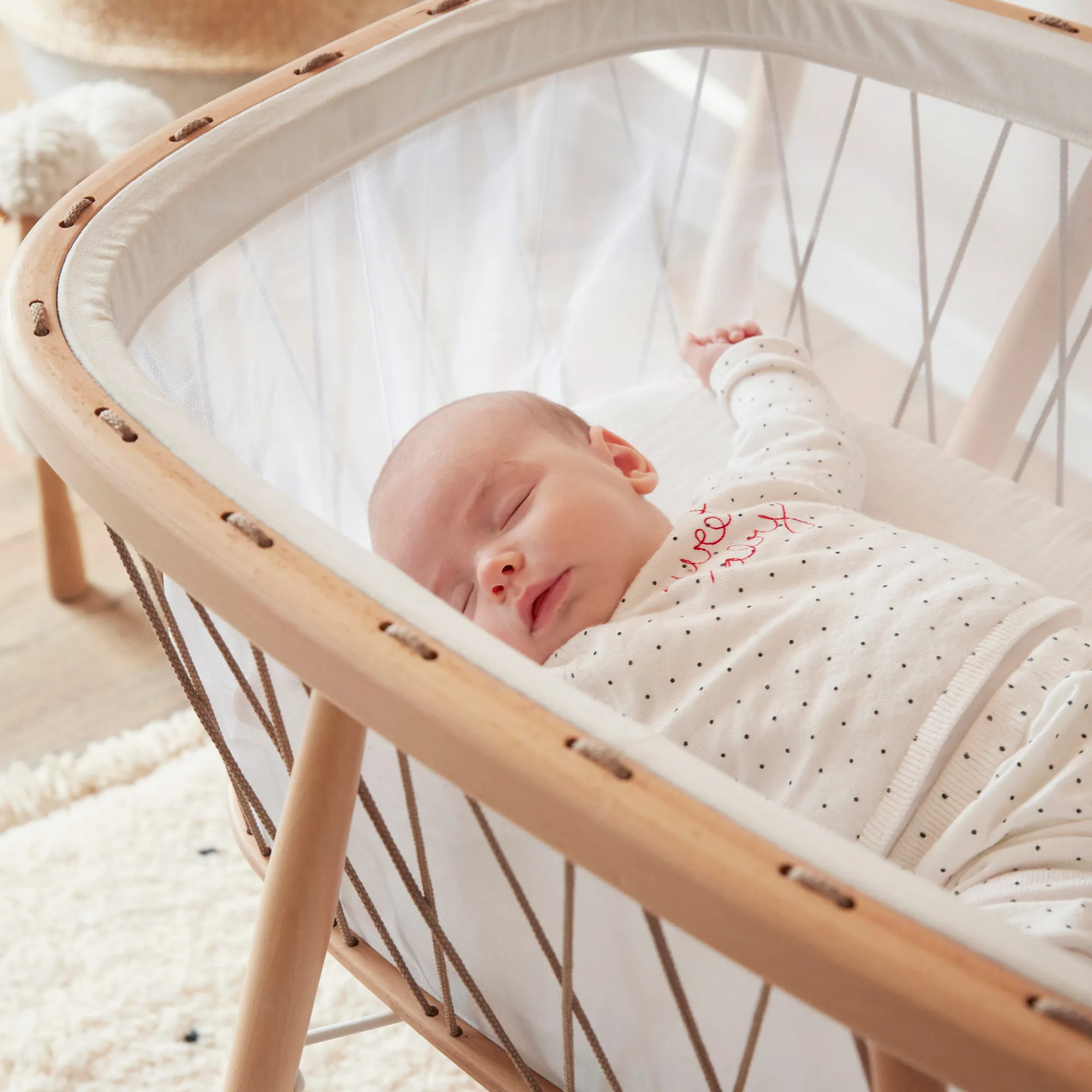 CHARLIE CRANE Kumi Mesh Cocoon Bassinet