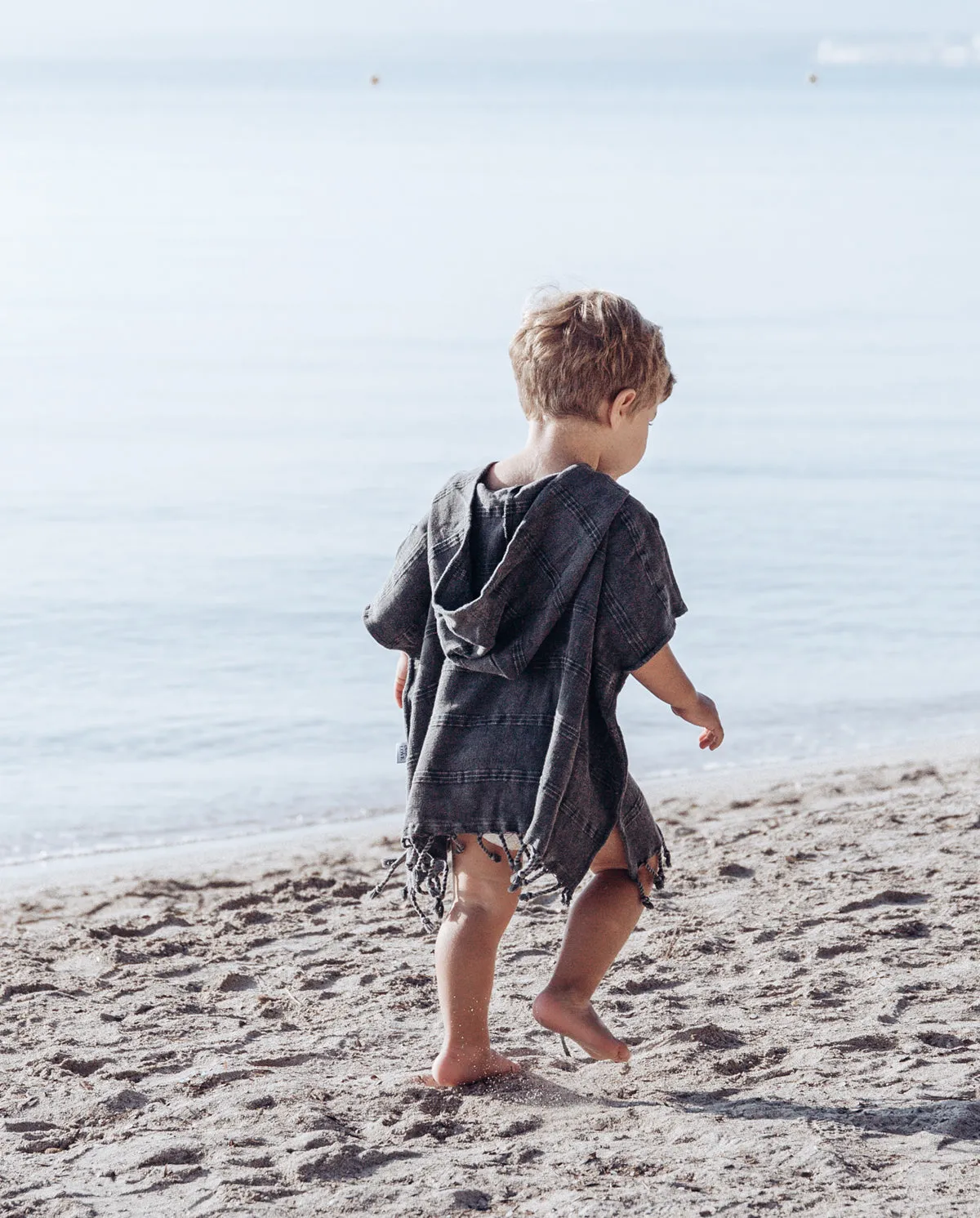 Dein Strand-Poncho: Poncho in Graphitgrau für deinen Beach-Style