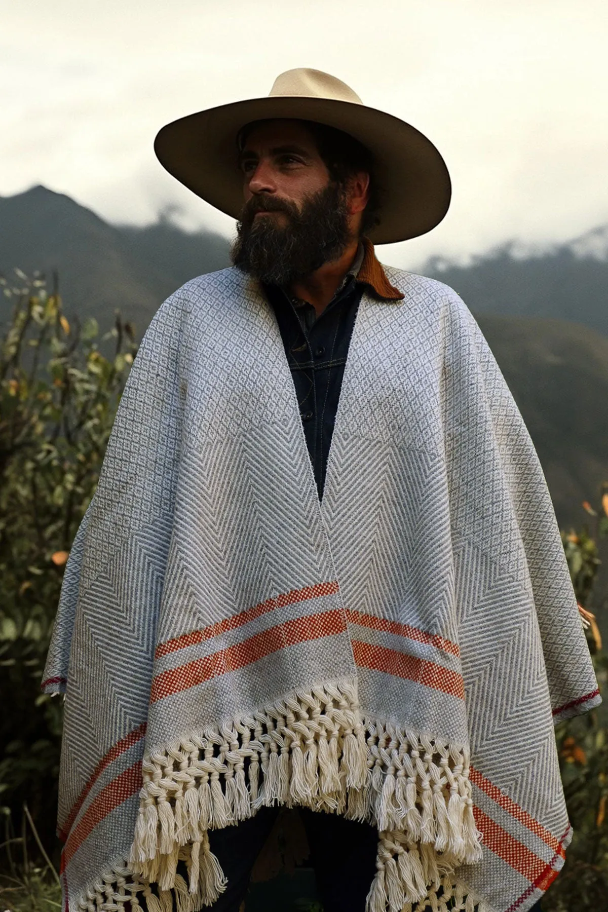 SLP -  Poncho 'Manteigas’, 100% sheepwool in Grey Heather, Natural White and Burnt Orange