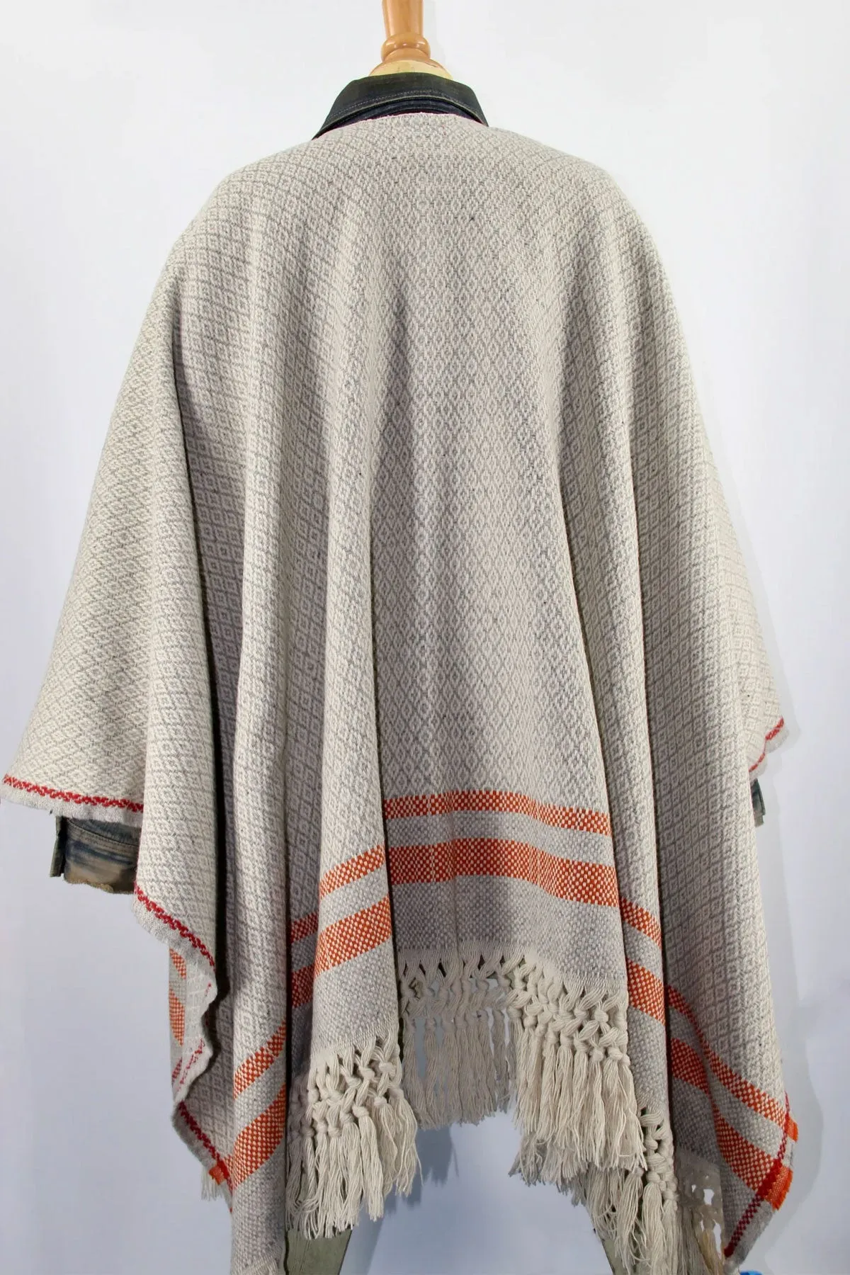 SLP -  Poncho 'Manteigas’, 100% sheepwool in Grey Heather, Natural White and Burnt Orange