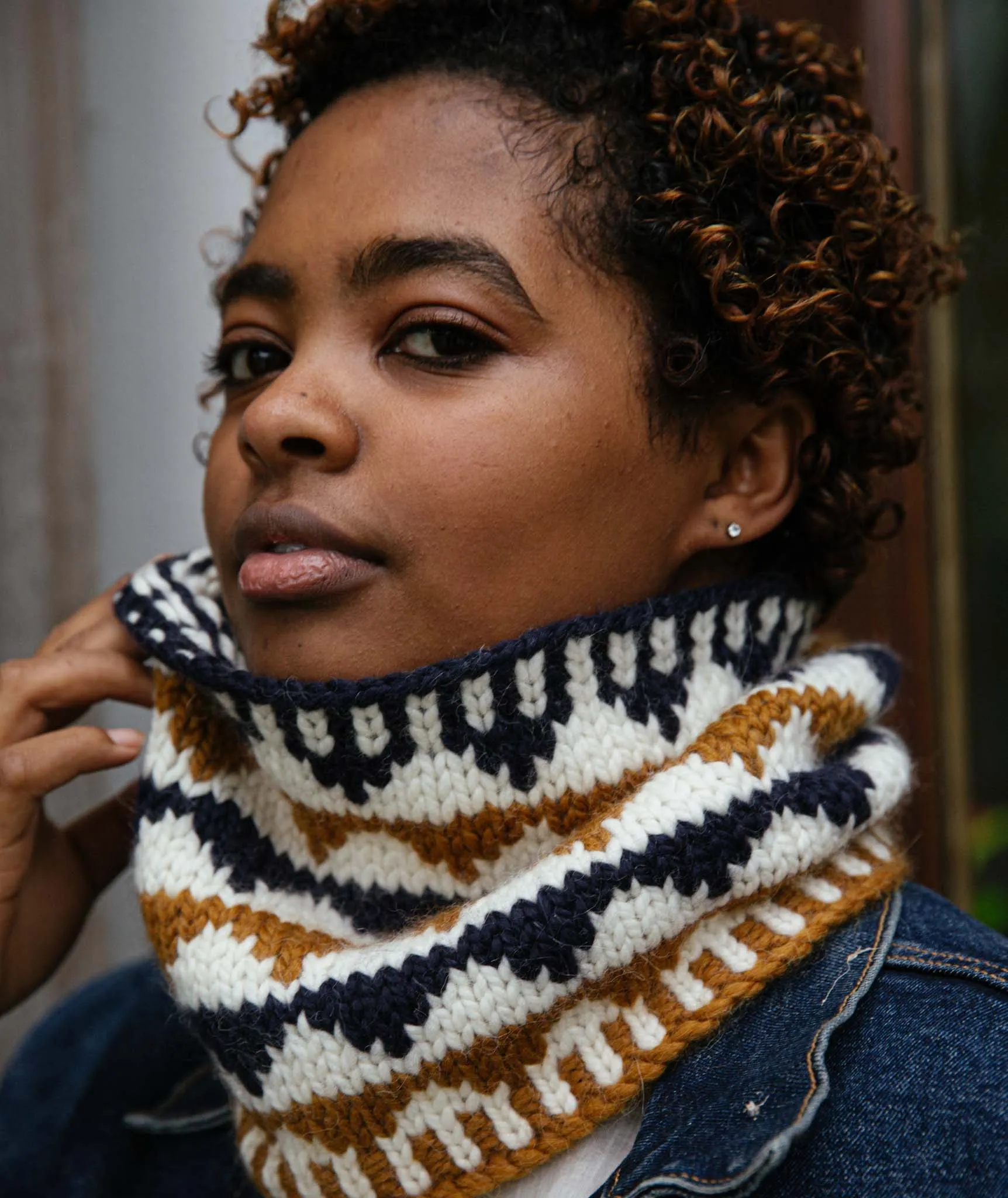 Tricolor Triangle Colorwork Cowl Using Wool and the Gang Alpachino Merino