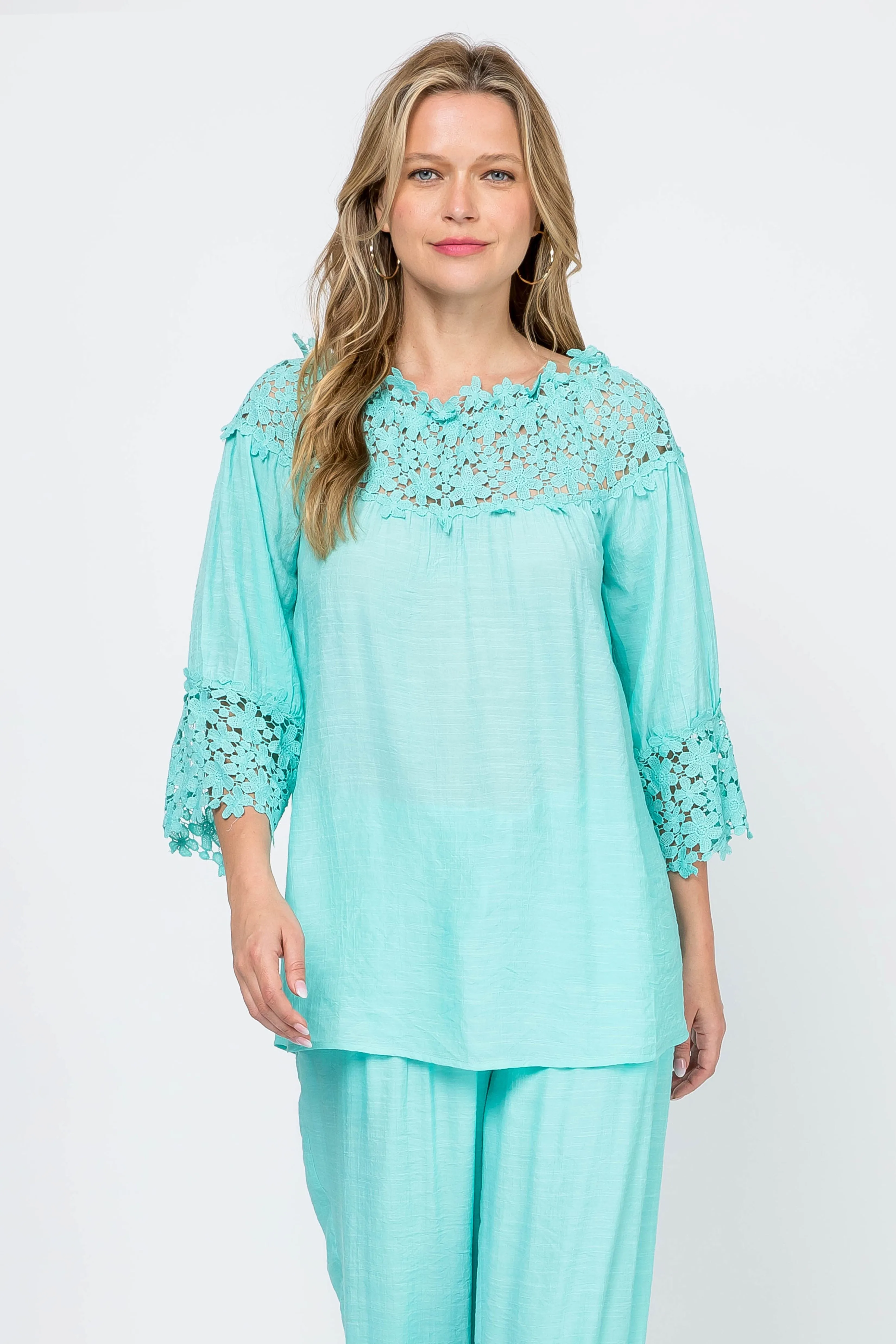 Women's Casual Crochet Trimmed Scoop Neck ¾ Sleeve Tunic Top