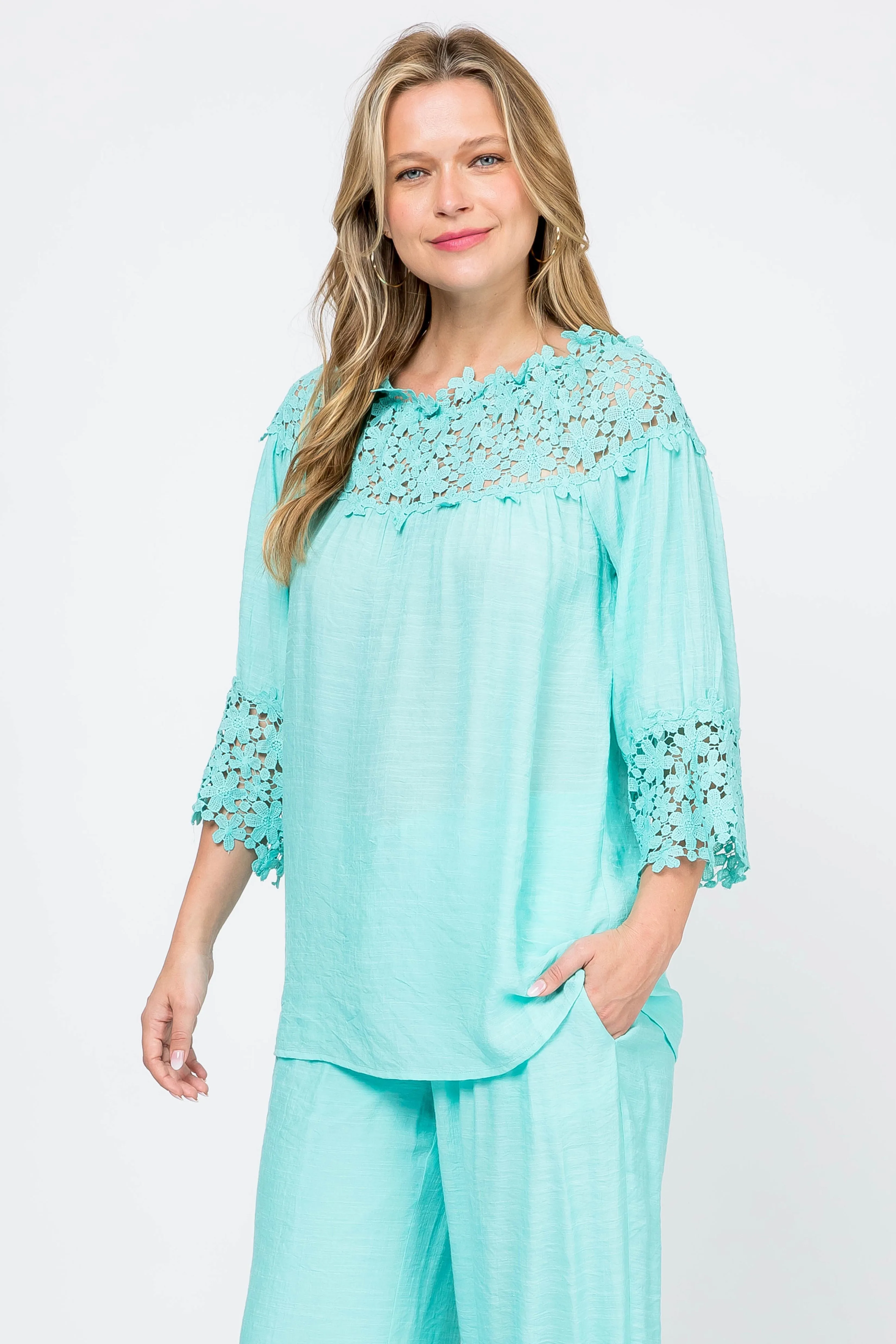 Women's Casual Crochet Trimmed Scoop Neck ¾ Sleeve Tunic Top